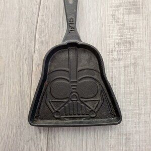 DARTH VADER Star Wars Cast Iron Pancake Skillet, Lucasfilm (LFL)/Disney Licensed